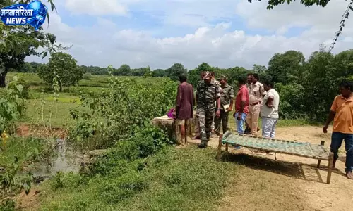 पश्चिम सिंहभूम में दंपती की धारदार हथियार से हत्या, जांच में जुटी पुलिस पश्चिम सिंहभूम में दंपती की धारदार हथियार से हत्या, जांच में जुटी पुलिस