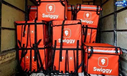 Swiggy का घाटा घटा, जून तिमाही में नेट लॉस 791 करोड़ रुपये; रेवेन्यू में 37% की बढ़ोतरी Swiggy का घाटा घटा, जून तिमाही में नेट लॉस 791 करोड़ रुपये; रेवेन्यू में 37% की बढ़ोतरी