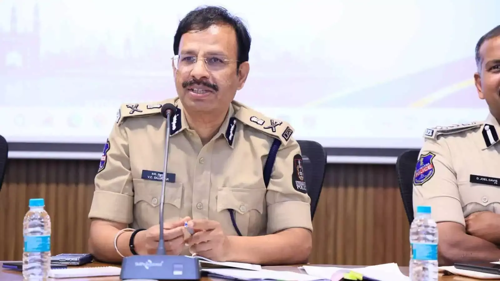 गणेश मूर्ति बनाने वालों को अलर्ट, हैदराबाद पुलिस कमिश्नर ने दिए फायर सेफ्टी के निर्देश गणेश मूर्ति बनाने वालों को अलर्ट, हैदराबाद पुलिस कमिश्नर ने दिए फायर सेफ्टी के निर्देश