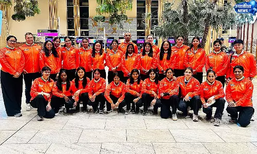 हॉकी टीम की नई केसरिया जर्सी पर विवाद, दिग्गज खिलाड़ियों ने उठाए सवाल हॉकी टीम की नई केसरिया जर्सी पर विवाद, दिग्गज खिलाड़ियों ने उठाए सवाल