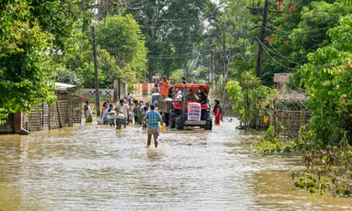 Guwahati: असम में बाढ़ का कहर, कई इलाके प्रभावित, शिवसागर में भारी नुकसान Guwahati: असम में बाढ़ का कहर, कई इलाके प्रभावित, शिवसागर में भारी नुकसान