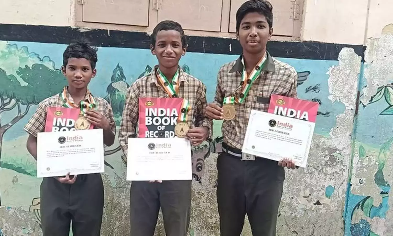 Andhra: गुरुकुलम के 3 छात्रों का नाम इंडिया बुक ऑफ रिकॉर्ड्स में दर्ज Andhra: गुरुकुलम के 3 छात्रों का नाम इंडिया बुक ऑफ रिकॉर्ड्स में दर्ज
