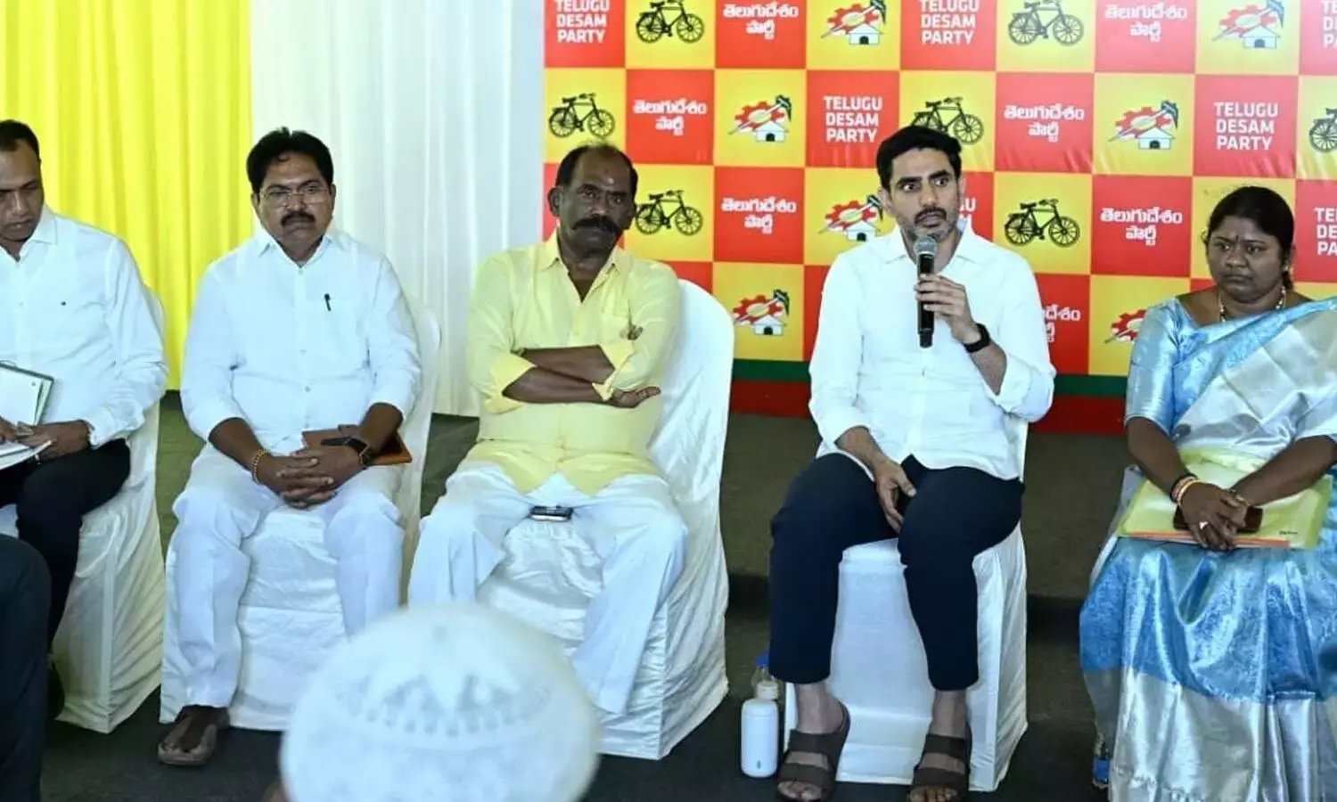 Andhra: लोकेश ने अदोनी विधानसभा क्षेत्र में भारी जीत का आह्वान किया Andhra: लोकेश ने अदोनी विधानसभा क्षेत्र में भारी जीत का आह्वान किया