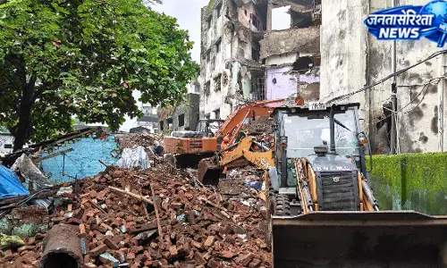 महाराष्ट्र हादसा: मलबे से निकाले गए 9 शव, रेस्क्यू जारी महाराष्ट्र हादसा: मलबे से निकाले गए 9 शव, रेस्क्यू जारी