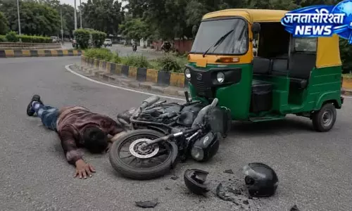 आधी रात चंडीगढ़ में एक्सीडेंट, हेलमेट टूटा और चली गई जान आधी रात चंडीगढ़ में एक्सीडेंट, हेलमेट टूटा और चली गई जान