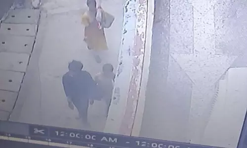 घर में घुसकर मोबाइल-पर्स उड़ाने वाला गिरोह सक्रिय, CCTV में कैद हुए संदिग्ध घर में घुसकर मोबाइल-पर्स उड़ाने वाला गिरोह सक्रिय, CCTV में कैद हुए संदिग्ध
