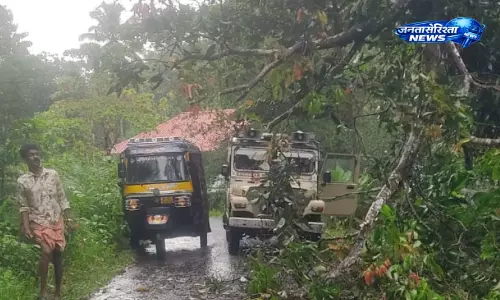 कोच्चि में मॉनसून का कहर, भारी बारिश से कई इलाकों में जलभराव कोच्चि में मॉनसून का कहर, भारी बारिश से कई इलाकों में जलभराव