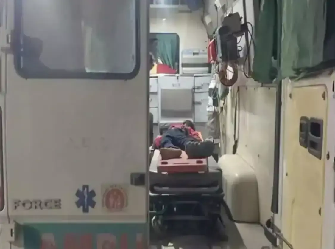 Udaipur: कार की टक्कर में तीन की मौत, बड़ा बेटा अस्पताल में भर्ती Udaipur: कार की टक्कर में तीन की मौत, बड़ा बेटा अस्पताल में भर्ती