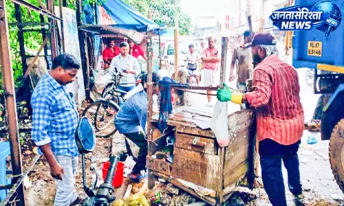 मुवत्तुपुझा में अवैध स्टॉल हटे, ड्रग्स के खिलाफ सख्ती