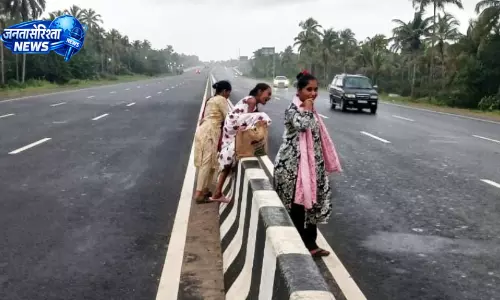 हाईवे निर्माण से नादुविलकारा में संकट, रास्ते बंद और जलभराव से परेशानी हाईवे निर्माण से नादुविलकारा में संकट, रास्ते बंद और जलभराव से परेशानी