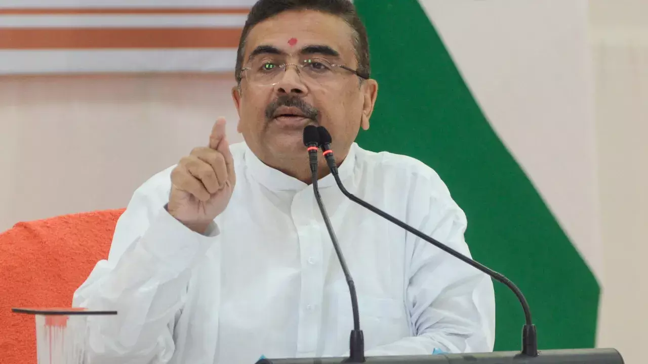 मुश्किल हालात के बावजूद बंगाल पुलिस के काम की सीएम सुवेंदु अधिकारी ने तारीफ की मुश्किल हालात के बावजूद बंगाल पुलिस के काम की सीएम सुवेंदु अधिकारी ने तारीफ की