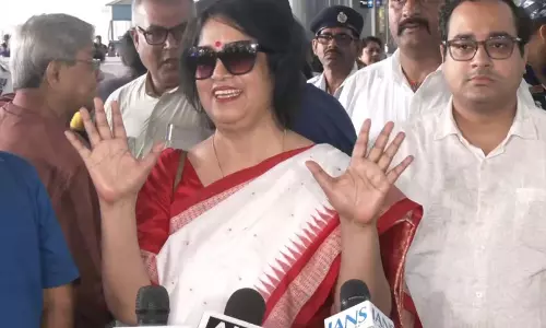 तसलीमा नसरीन 19 साल बाद कोलकाता लौटीं तसलीमा नसरीन 19 साल बाद कोलकाता लौटीं