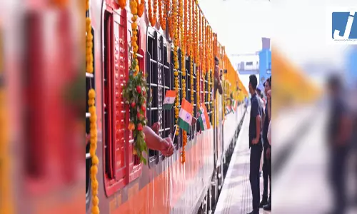 काम की खबर: भारतीय रेलवे ने टिकट बुकिंग के साथ शुरू की अतिरिक्त सामान की ऑनलाइन बुकिंग काम की खबर: भारतीय रेलवे ने टिकट बुकिंग के साथ शुरू की अतिरिक्त सामान की ऑनलाइन बुकिंग
