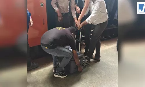 ट्रेन से हुआ देश का पहला लाइव हार्ट ट्रांसपोर्ट, वंदे भारत एक्सप्रेस से पहुंचा दिल ट्रेन से हुआ देश का पहला लाइव हार्ट ट्रांसपोर्ट, वंदे भारत एक्सप्रेस से पहुंचा दिल