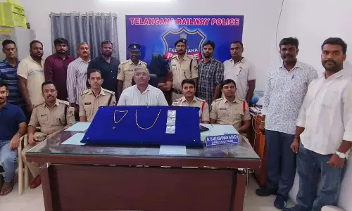 सिकंदराबाद में शातिर चोर गिरफ्तार, नौ चोरी के मामले सुलझे सिकंदराबाद में शातिर चोर गिरफ्तार, नौ चोरी के मामले सुलझे