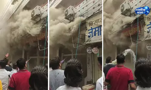 भोपाल के चौक बाजार में लहंगे की दुकान में लगी भीषण आग