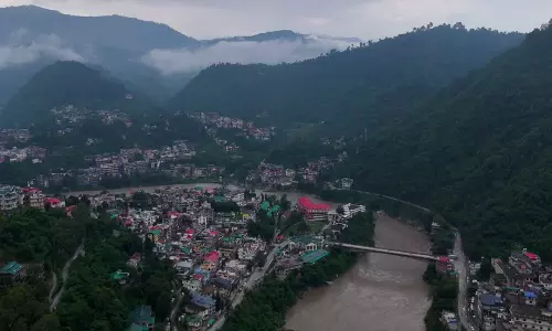 हिमाचल में भारी मॉनसून बारिश के बीच IMD ने ऑरेंज अलर्ट जारी किया हिमाचल में भारी मॉनसून बारिश के बीच IMD ने ऑरेंज अलर्ट जारी किया