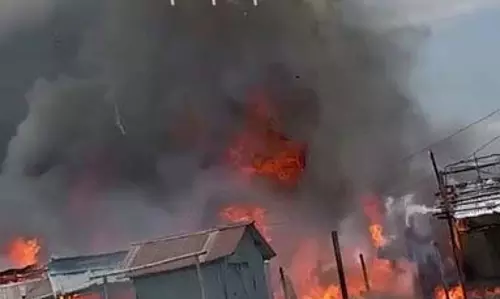 नेपाल में तनाव के बीच बढ़ी अशांति, हिंसा और सांप्रदायिक नारों को लेकर चिंता, प्रशासन ने शांति की अपील की नेपाल में तनाव के बीच बढ़ी अशांति, हिंसा और सांप्रदायिक नारों को लेकर चिंता, प्रशासन ने शांति की अपील की