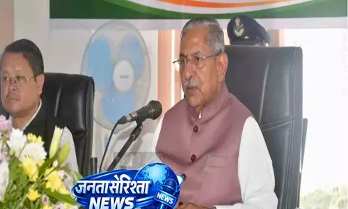 गवर्नर ने चुमौकेदिमा में CSO, विभागों और योजनाओं के लाभार्थियों से बातचीत की गवर्नर ने चुमौकेदिमा में CSO, विभागों और योजनाओं के लाभार्थियों से बातचीत की