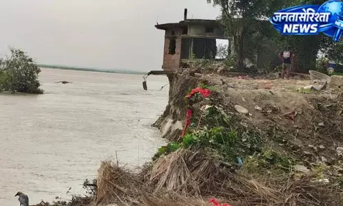 बलिया में नदी का कहर, एक रात में उजड़े 9 परिवार बलिया में नदी का कहर, एक रात में उजड़े 9 परिवार