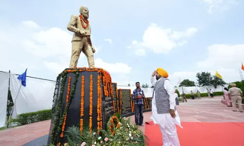 CM मान ने शहीद ऊधम सिंह को दी श्रद्धांजलि, बताया प्रेरणा स्रोत CM मान ने शहीद ऊधम सिंह को दी श्रद्धांजलि, बताया प्रेरणा स्रोत
