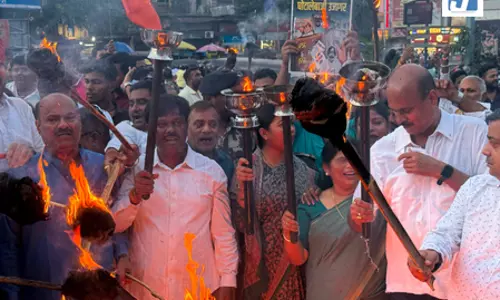 भर्ती परीक्षाओं में गड़बड़ी के खिलाफ सड़कों पर मशाल लेकर उतरी भाजपा