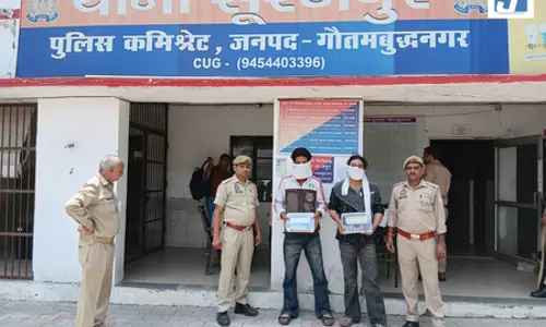 मोबाइल चोरी करने वाले दो शातिर चोर गिरफ्तार, चोरी के 12 मोबाइल और बाइक बरामद