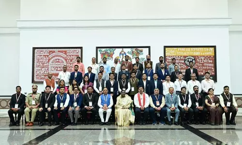 राष्ट्रपति भवन के विशेष अतिथि बने बस्तर के मांझी-चालकी राष्ट्रपति भवन के विशेष अतिथि बने बस्तर के मांझी-चालकी
