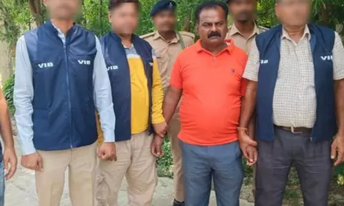 बिहार के औरंगाबाद में रिश्वत लेते हुए विजिलेंस ब्यूरो ने सब-इंस्पेक्टर को गिरफ्तार किया बिहार के औरंगाबाद में रिश्वत लेते हुए विजिलेंस ब्यूरो ने सब-इंस्पेक्टर को गिरफ्तार किया