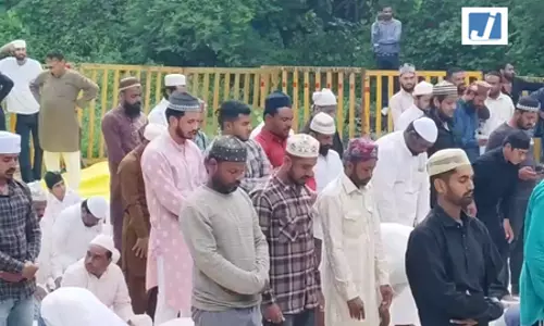 मध्य प्रदेश: कड़ी सुरक्षा के बीच भोजशाला कॉम्प्लेक्स के पास अदा हुई जुमे की नमाज मध्य प्रदेश: कड़ी सुरक्षा के बीच भोजशाला कॉम्प्लेक्स के पास अदा हुई जुमे की नमाज
