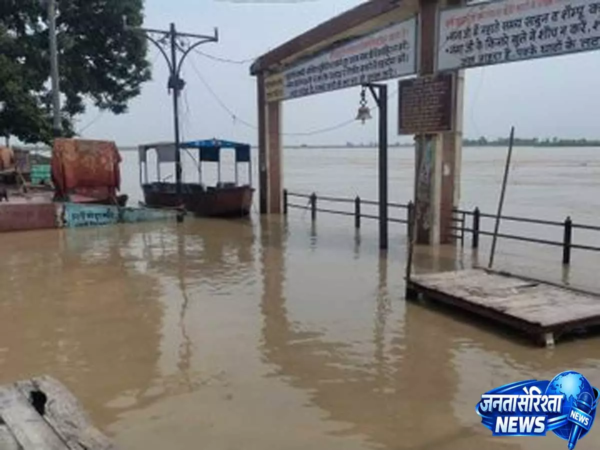 बिजनौर बैराज का असर: अनूपशहर के घाट डूबे, सड़क पर चढ़ा पानी, प्रशासन सतर्क बिजनौर बैराज का असर: अनूपशहर के घाट डूबे, सड़क पर चढ़ा पानी, प्रशासन सतर्क