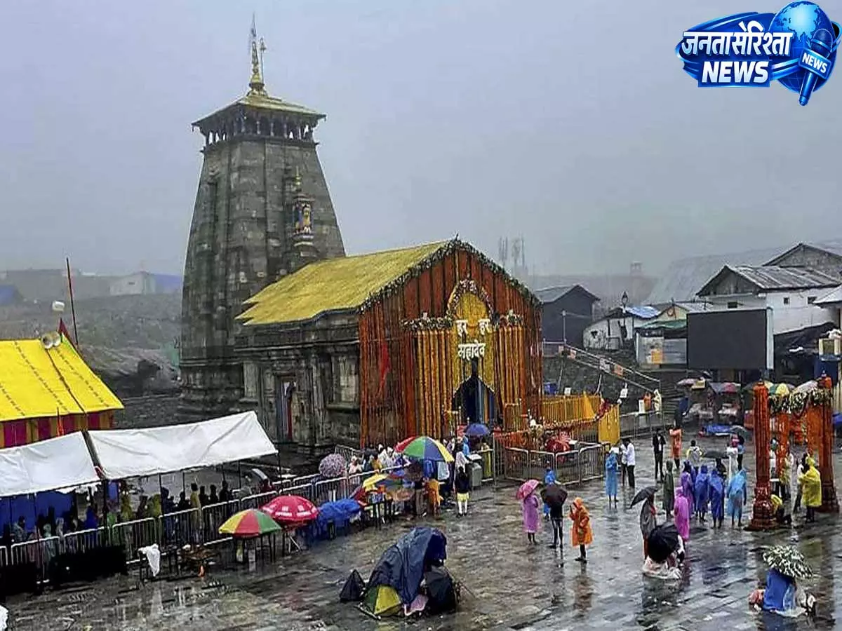 केदारनाथ यात्रा पर संकट: भारी बारिश के बीच भूस्खलन, प्रशासन ने 2000 यात्रियों को रोका केदारनाथ यात्रा पर संकट: भारी बारिश के बीच भूस्खलन, प्रशासन ने 2000 यात्रियों को रोका