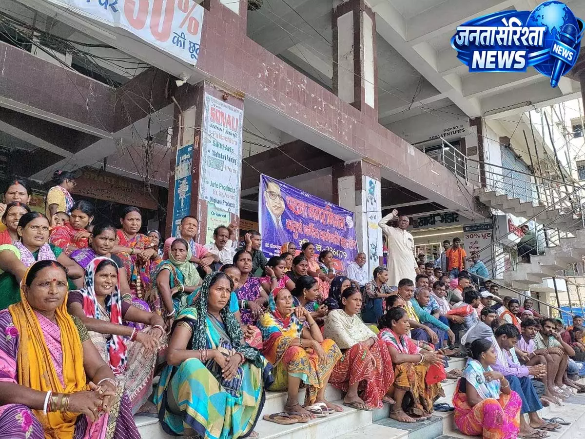 नगर निगम की हड़ताल का असर, पटना की सड़कों और मोहल्लों में नहीं हुआ कचरा उठाव नगर निगम की हड़ताल का असर, पटना की सड़कों और मोहल्लों में नहीं हुआ कचरा उठाव