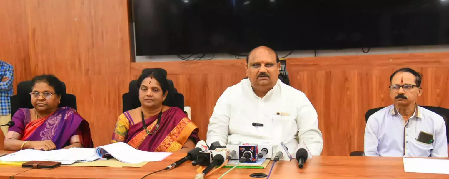 AP बाल अधिकार आयोग ने ऑनलाइन बच्चों और युवाओं को फंसाने वाले तस्करों की ओर इशारा किया है AP बाल अधिकार आयोग ने ऑनलाइन बच्चों और युवाओं को फंसाने वाले तस्करों की ओर इशारा किया है
