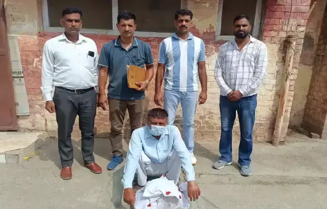 Sonipat: नशीले पदार्थों के साथ आरोपी गिरफ्तार, अदालत से रिमांड मिला Sonipat: नशीले पदार्थों के साथ आरोपी गिरफ्तार, अदालत से रिमांड मिला