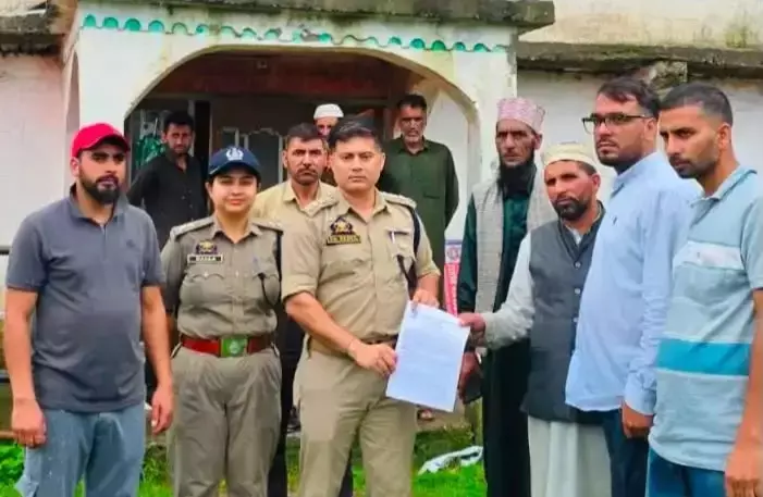 Reasi: पाकिस्तानी आतंकी हैंडलरों की संपत्ति जब्त, पुलिस का बड़ा एक्शन Reasi: पाकिस्तानी आतंकी हैंडलरों की संपत्ति जब्त, पुलिस का बड़ा एक्शन