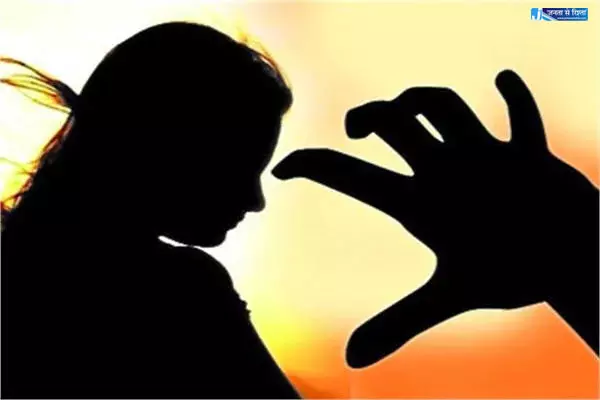 गंदी नियत रखता था छात्रा पर, कोचिंग टीचर की बेरहमी से पिटाई गंदी नियत रखता था छात्रा पर, कोचिंग टीचर की बेरहमी से पिटाई