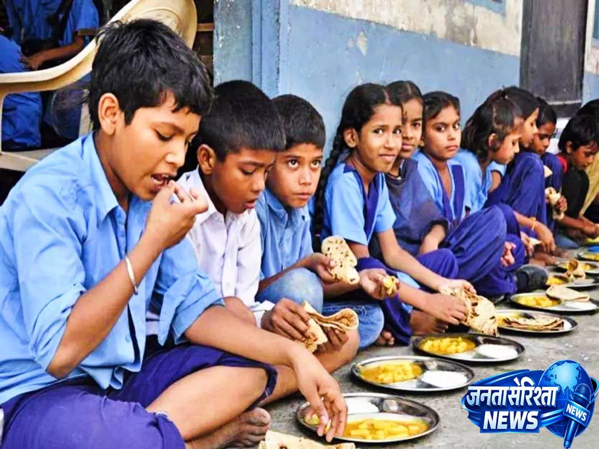 डोर स्टेप डिलीवरी व्यवस्था ठप, धनबाद के सरकारी स्कूलों में मध्याह्न भोजन योजना पर असर डोर स्टेप डिलीवरी व्यवस्था ठप, धनबाद के सरकारी स्कूलों में मध्याह्न भोजन योजना पर असर