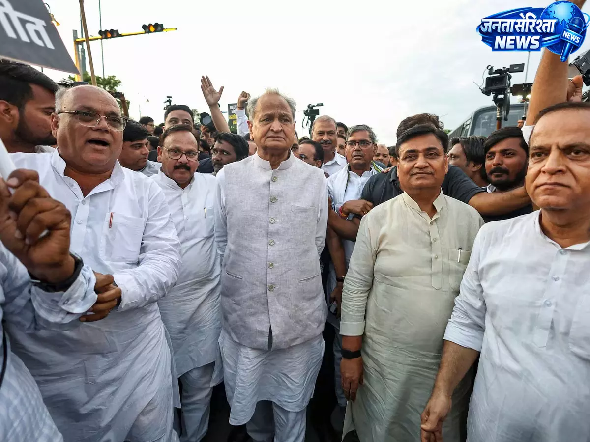 राजस्थान कांग्रेस में फिर बढ़ी गुटबाजी राजस्थान कांग्रेस में फिर बढ़ी गुटबाजी