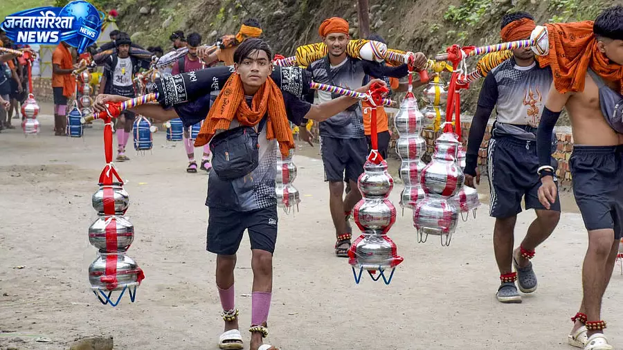 श्रावण के साथ शुरू हुई कांवड़ यात्रा, हरिद्वार में उमड़ा श्रद्धालुओं का सैलाब श्रावण के साथ शुरू हुई कांवड़ यात्रा, हरिद्वार में उमड़ा श्रद्धालुओं का सैलाब