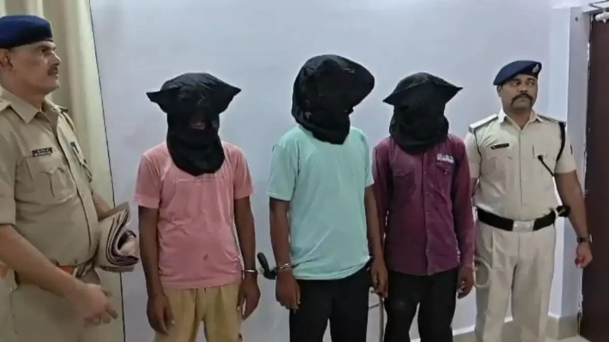 दिव्यांग पति के साथ चिट, प्रेमी से करवाई हत्या, सभी गिरफ्तार दिव्यांग पति के साथ चिट, प्रेमी से करवाई हत्या, सभी गिरफ्तार