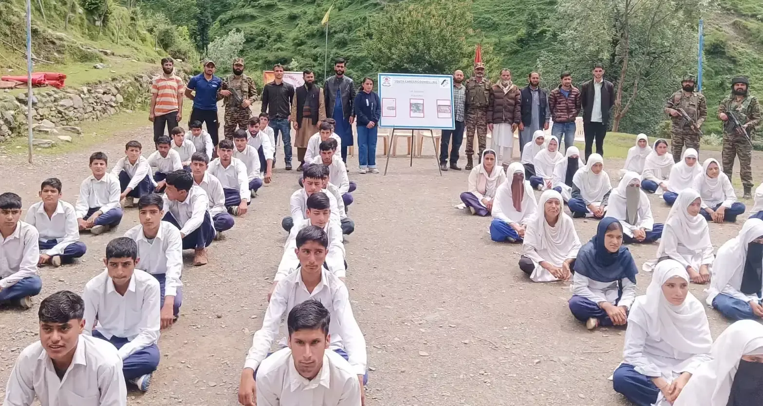Jammu: भारतीय सेना की पहल, युवाओं को मिला करियर काउंसलिंग का लाभ Jammu: भारतीय सेना की पहल, युवाओं को मिला करियर काउंसलिंग का लाभ