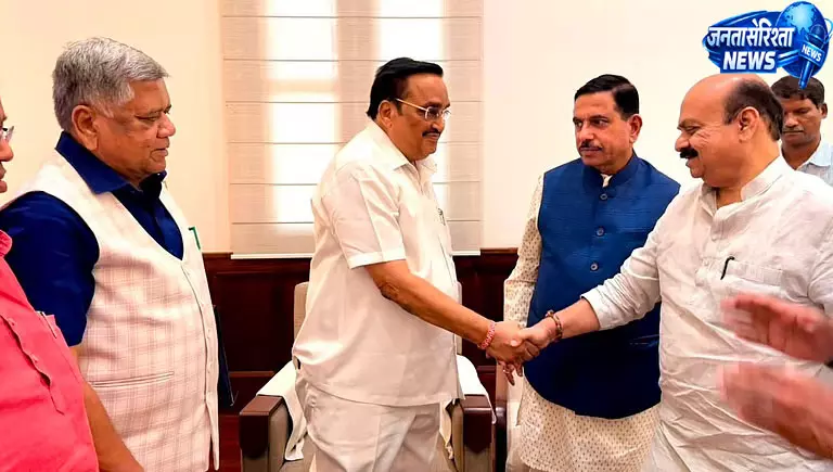 कावेरी जल विवाद पर BJP प्रतिनिधिमंडल की जल शक्ति मंत्री से मुलाकात कावेरी जल विवाद पर BJP प्रतिनिधिमंडल की जल शक्ति मंत्री से मुलाकात
