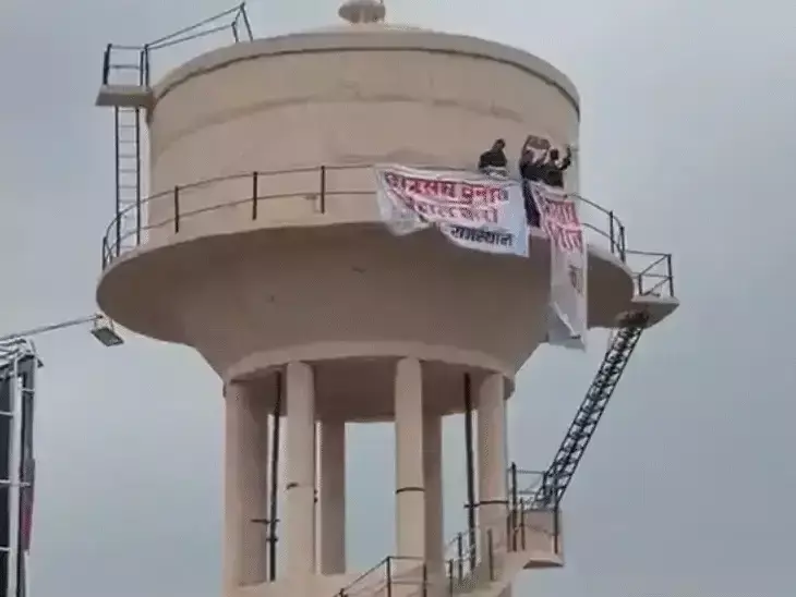 Jaipur: छात्रों ने उठाई चुनाव बहाली की मांग, जमकर किया प्रदर्शन Jaipur: छात्रों ने उठाई चुनाव बहाली की मांग, जमकर किया प्रदर्शन