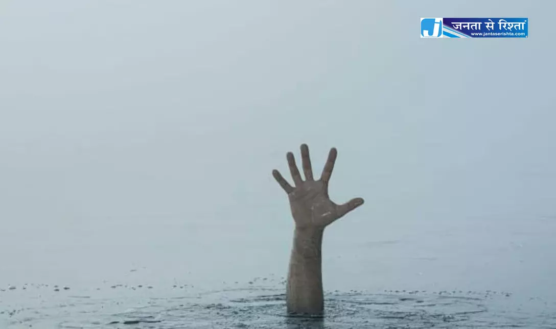 सेल्फी के चक्कर में डूबी 4 सहेलियां, एक लापता सेल्फी के चक्कर में डूबी 4 सहेलियां, एक लापता
