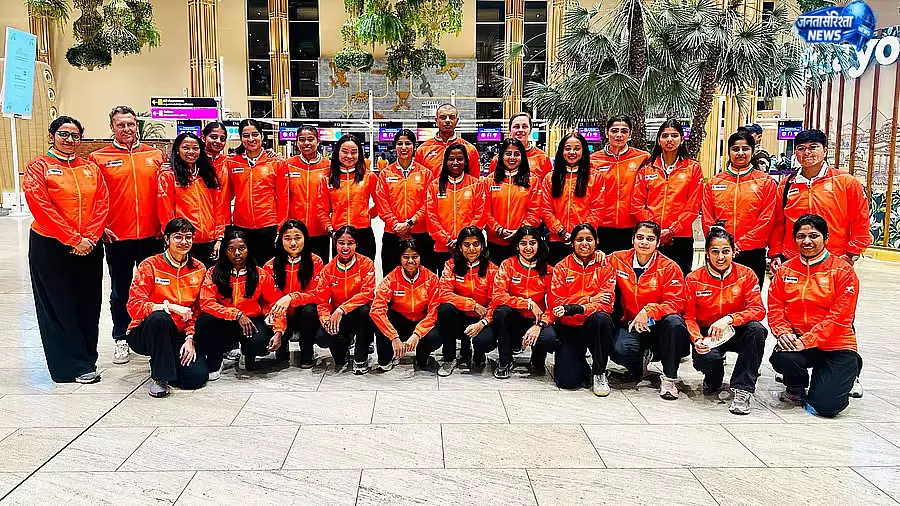 हॉकी टीम की नई केसरिया जर्सी पर विवाद, दिग्गज खिलाड़ियों ने उठाए सवाल हॉकी टीम की नई केसरिया जर्सी पर विवाद, दिग्गज खिलाड़ियों ने उठाए सवाल