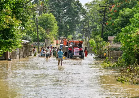 Guwahati: असम में बाढ़ का कहर, कई इलाके प्रभावित, शिवसागर में भारी नुकसान Guwahati: असम में बाढ़ का कहर, कई इलाके प्रभावित, शिवसागर में भारी नुकसान