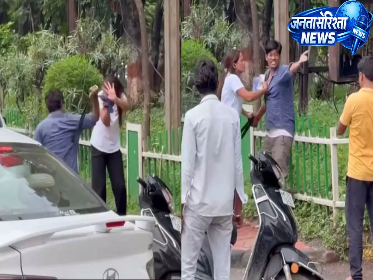 इंदौर में सनसनीखेज घटना, सरेआम पत्नी को बेल्ट से पीटने का वीडियो वायरल इंदौर में सनसनीखेज घटना, सरेआम पत्नी को बेल्ट से पीटने का वीडियो वायरल