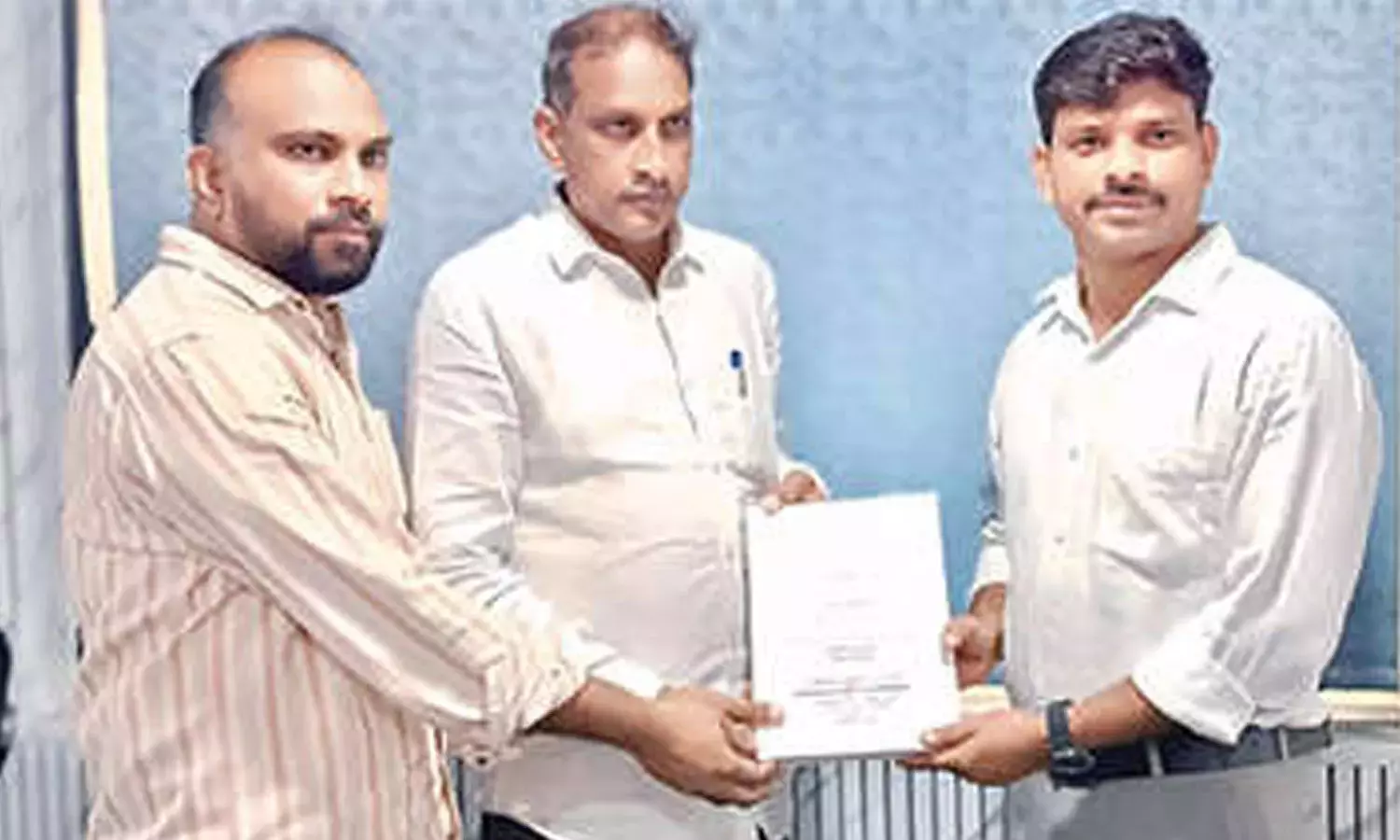 Andhra: रत्ना बाबू को शारीरिक शिक्षा में पीएचडी की उपाधि Andhra: रत्ना बाबू को शारीरिक शिक्षा में पीएचडी की उपाधि