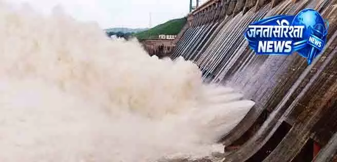 हीराकुंड के 10 और गेट खोले गए हीराकुंड के 10 और गेट खोले गए
